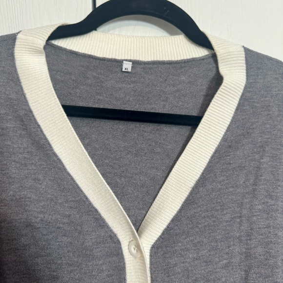 EUC. Gray button down women’s cardigan sweater XL. Light weight withpockets - Picture 12 of 13